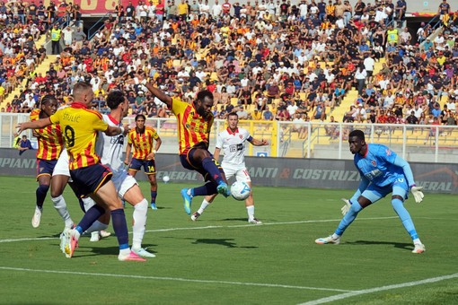 Gol ed emozioni al Via del Mare, il Lecce la spunta sul Monza per 3-2