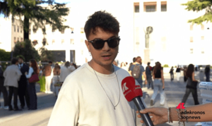 Roma, artista Varsalone: "La mia opera aiuta studenti in ricerca proprio benessere" Roma, artista Varsalone: "La mia opera aiuta studenti in ricerca proprio benessere"