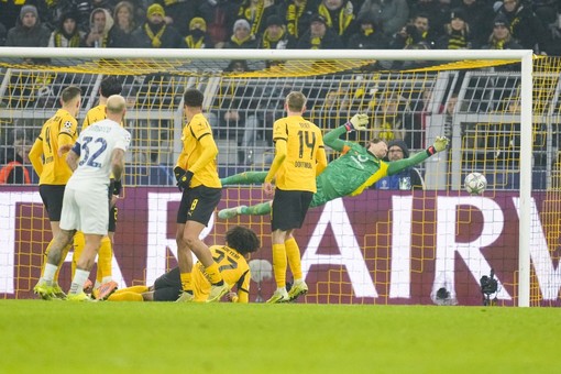 All’Inter non basta il 2-0 al Dortmund, va ai playoff