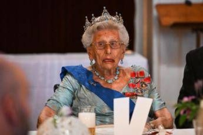 Morta a 94 anni la principessa Astrid di Norvegia: due settimane fa era deceduto re Harald, il fratello