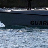 Bimba si tuffa da catamarano e si ferisce alla testa, salvata nelle acque davanti a Palmarola Bimba si tuffa da catamarano e si ferisce alla testa, salvata nelle acque davanti a Palmarola