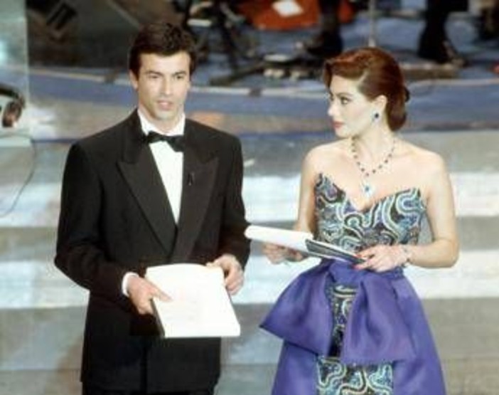 Sanremo e l'attacco all'Iran, quando il festival fa i conti con la guerra: i precedenti