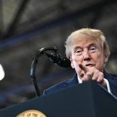 Usa-Canada, scoppia guerra commerciale tra dazi e accuse. Trump: "Ci derubano" Usa-Canada, scoppia guerra commerciale tra dazi e accuse. Trump: "Ci derubano"