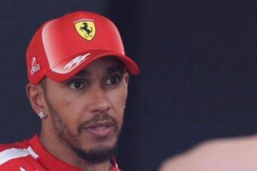 Hamilton difende Vasseur: "E' la persona giusta, puntate il dito su chi è più in alto" Hamilton difende Vasseur: "E' la persona giusta, puntate il dito su chi è più in alto"