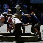Caldo record, 21 città in bollino rosso oggi: da domani arriva la tregua