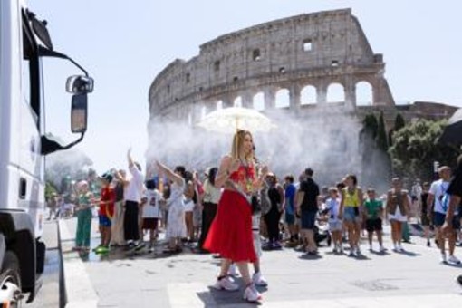 Caldo estremo, ecco la nuova ondata: oggi due città in allerta rossa, domani saranno 9 Caldo estremo, ecco la nuova ondata: oggi due città in allerta rossa, domani saranno 9