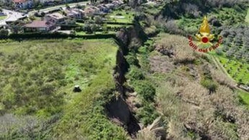 Via libera allo stato di emergenza in 4 regioni, stanziati i primi fondi per la Frana di Petacciato Via libera allo stato di emergenza in 4 regioni, stanziati i primi fondi per la Frana di Petacciato