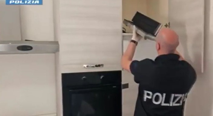 Arrestato a Catania latitante europeo, gestiva droga adulterata e documenti falsi