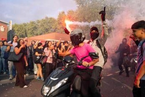 Studenti in rivolta in Francia, il sociologo: "A 7 mesi da elezioni atmosfera tempestosa, non si sa bene dove cadrà fulmine" Studenti in rivolta in Francia, il sociologo: "A 7 mesi da elezioni atmosfera tempestosa, non si sa bene dove cadrà fulmine"