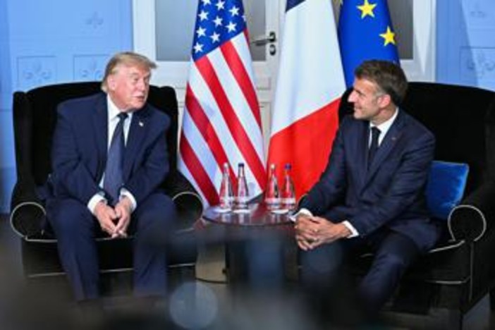 Leader al G7, Trump incontra Macron: "Stretto di Hormuz sarà completamente aperto venerdì" Leader al G7, Trump incontra Macron: "Stretto di Hormuz sarà completamente aperto venerdì"