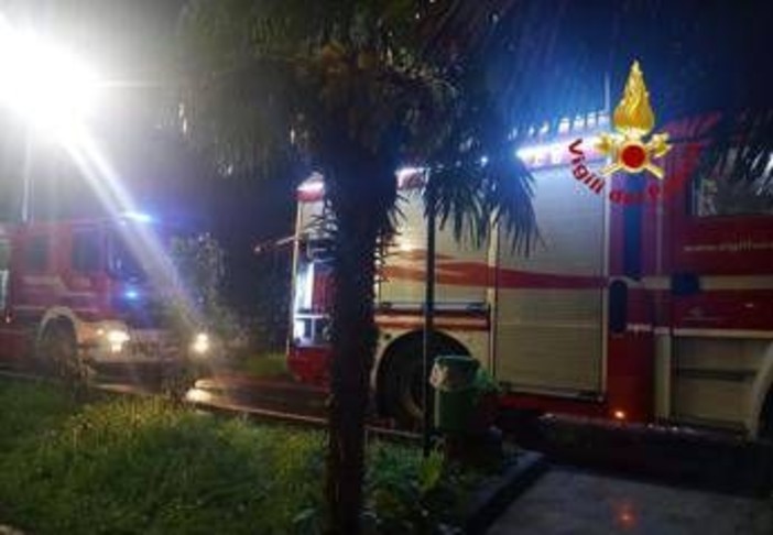 Maltempo a Roma, si allaga seminterrato: salvate due ragazze