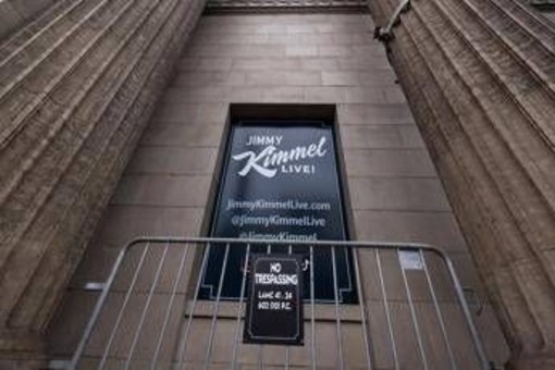 Abc sospende show di Kimmel per commenti su Kirk. Trump: &quot;Grande notizia&quot;