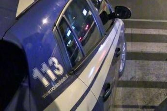 Roma, scontro tra volante della polizia e auto in fuga: tre feriti Roma, scontro tra volante della polizia e auto in fuga: tre feriti