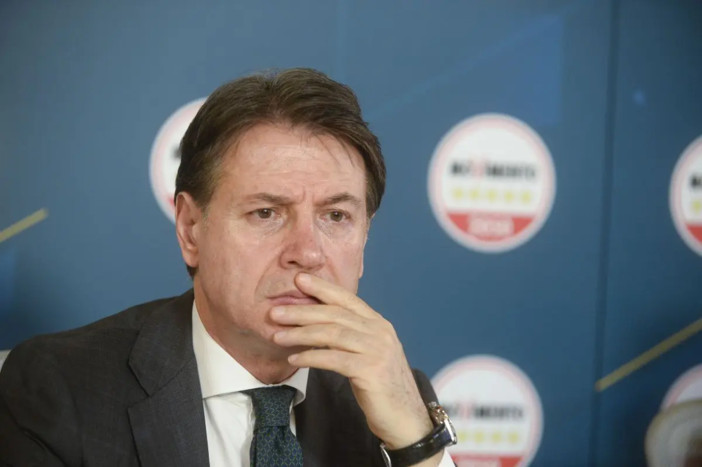 Conte “Costo del carburante fuori controllo, tardivo l’intervento del Governo”