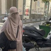 Sangiuliano posta foto di donna con niqab a Napoli: "Ecco pericolo islamizzazione"
