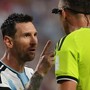 Argentina, Messi litiga con l'arbitro: "Non mancarmi di rispetto" Argentina, Messi litiga con l'arbitro: "Non mancarmi di rispetto"
