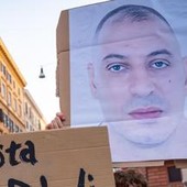 Caso Fakir, le frasi degli agenti registrate dalle bodycam: "E' schiattato", "Ca… me ne frega" Caso Fakir, le frasi degli agenti registrate dalle bodycam: "E' schiattato", "Ca… me ne frega"