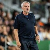 Mourinho show dopo il ko del Real: "C'erano due rossi" e mostra le foto in conferenza