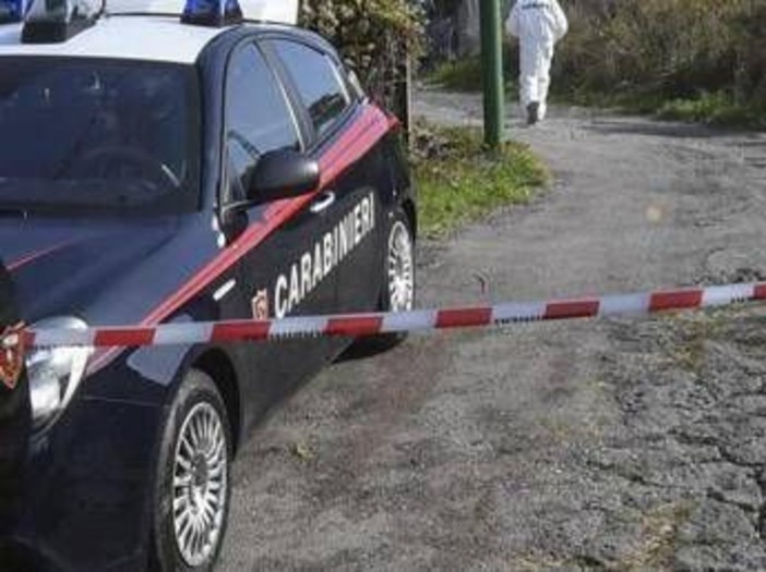 Esplosione davanti casa cronista a Vicenza, in una lettera minacce e riferimenti a don Patriciello e Meloni Esplosione davanti casa cronista a Vicenza, in una lettera minacce e riferimenti a don Patriciello e Meloni