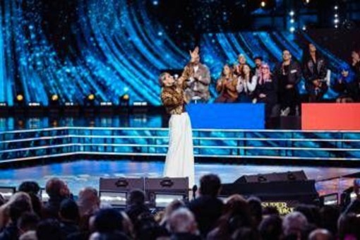 'Super Karaoke', stasera 10 giugno su Canale 5: Sal Da Vinci ospite 'Super Karaoke', stasera 10 giugno su Canale 5: Sal Da Vinci ospite