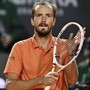 Internazionali, Medvedev batte Landaluce e raggiunge Sinner in semifinale Internazionali, Medvedev batte Landaluce e raggiunge Sinner in semifinale