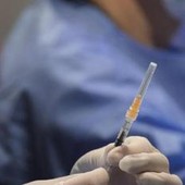 Covid, via libera a emendamento su reintegro sanitari no vax: è scontro Covid, via libera a emendamento su reintegro sanitari no vax: è scontro