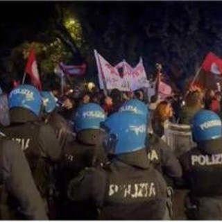 Roma, tensione al corteo Pro Pal: idranti sui manifestanti Roma, tensione al corteo Pro Pal: idranti sui manifestanti