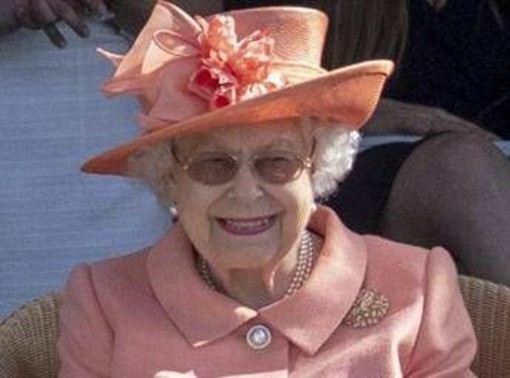 Elisabetta II, ritrovata lettera scritta quando aveva 10 anni: le premure e i disegni perfetti - Foto