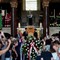 Don Mazzi, a Milano l’addio tra applausi e commozione