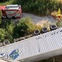 Matera, tir sfonda le barriere e precipita da cavalcavia: morto camionista 50enne Matera, tir sfonda le barriere e precipita da cavalcavia: morto camionista 50enne
