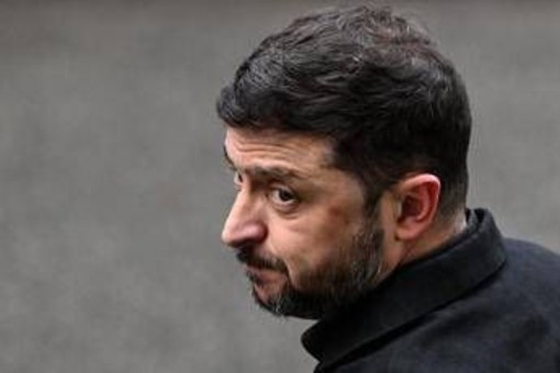 Ucraina, Zelensky a Berlino: "Cerco sostegno Usa per congelare linea fronte" Ucraina, Zelensky a Berlino: "Cerco sostegno Usa per congelare linea fronte"
