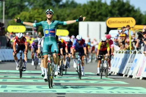 Super volata di Milan, l’Italia torna a vincere al Tour dopo 6 anni