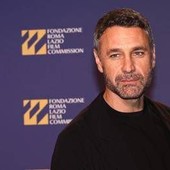 Raoul Bova dopo lo scandalo: "I figli mi hanno aiutato a rialzarmi" Raoul Bova dopo lo scandalo: "I figli mi hanno aiutato a rialzarmi"