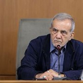 Iran, è scontro ai vertici del potere: i falchi accusano Pezeshkian e i negoziatori di 'colpo di Stato' Iran, è scontro ai vertici del potere: i falchi accusano Pezeshkian e i negoziatori di 'colpo di Stato'