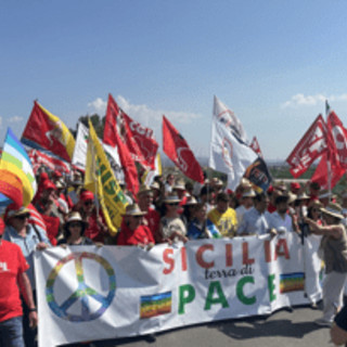 &quot;No alla guerra&quot;, corteo davanti alla base Usa di Sigonella
