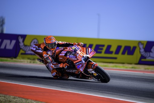 Marc Marquez vince la Sprint di Aragon davanti al fratello Alex, Bezzecchi terzo Marc Marquez vince la Sprint di Aragon davanti al fratello Alex, Bezzecchi terzo