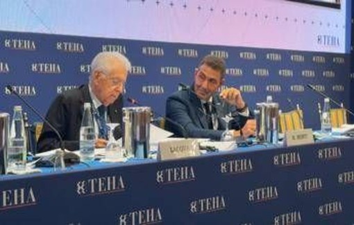 Vannacci-Monti, a Cernobbio il confronto fra due mondi lontanissimi: uno legge, l'altro fa scintille Vannacci-Monti, a Cernobbio il confronto fra due mondi lontanissimi: uno legge, l'altro fa scintille