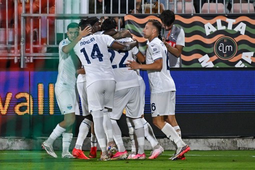 La Lazio batte il Venezia 2-0 e aggancia Roma e Inter in testa La Lazio batte il Venezia 2-0 e aggancia Roma e Inter in testa