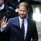 Harry torna a Londra senza Meghan e i figli: la decisione 'last minute'