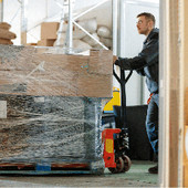 Pallet, pellicola e cinghie: Bruxelles fa marcia indietro sul 100% di riuso Pallet, pellicola e cinghie: Bruxelles fa marcia indietro sul 100% di riuso