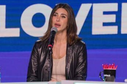 Belen Rodriguez attacca dopo vacanza in Sardegna: "Un bel vaffa..."