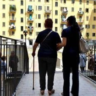 Lavoro domestico, economia invisibile: 1,6 mln di persone occupate, 50% irregolari