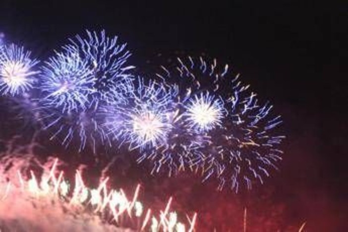 Capodanno e bambini, attenzione a fumi fuochi artificio: l'allarme dei pediatri