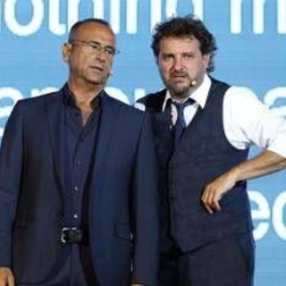 Pieraccioni, la gag 'contro' Carlo Conti a Sanremo: "Topo Gigio, Sandokan, manca solo..." Pieraccioni, la gag 'contro' Carlo Conti a Sanremo: "Topo Gigio, Sandokan, manca solo..."
