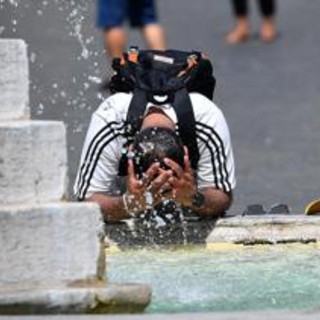 Stretta del caldo sull'Italia, oggi 5 città in allerta arancione: domani saranno 8 Stretta del caldo sull'Italia, oggi 5 città in allerta arancione: domani saranno 8