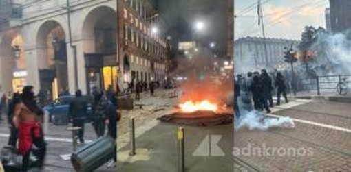 Mattarella: "Ovunque violenze inaccettabili, piena solidarietà alle forze dell'ordine". Domani Cdm per le misure Mattarella: "Ovunque violenze inaccettabili, piena solidarietà alle forze dell'ordine". Domani Cdm per le misure