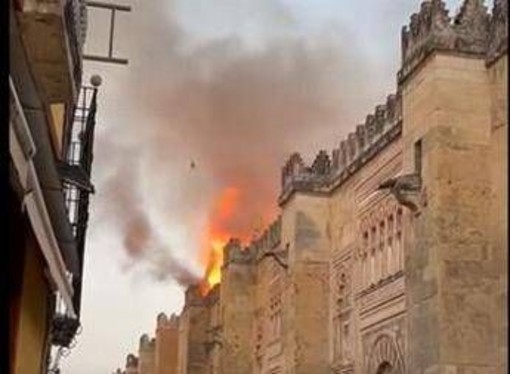 Spagna, domato incendio ex moschea Cordova: &quot;Monumento è salvo&quot;