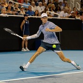 Buona la prima a Doha di Sinner, battuto Machac in due set Buona la prima a Doha di Sinner, battuto Machac in due set