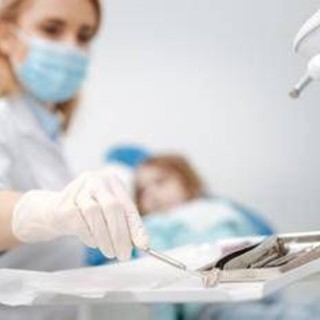 Parodontite, da staminali e gel bio ricrescita osso e gengive: così si tagliano i tempi per gli impianti dentali Parodontite, da staminali e gel bio ricrescita osso e gengive: così si tagliano i tempi per gli impianti dentali