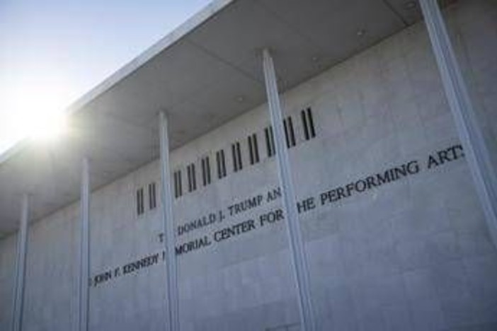 Trump, l'ultimo attacco al Kennedy Center: chiuso 2 anni per "ricostruzione"